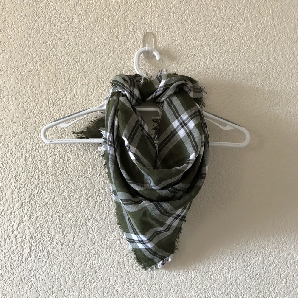 Abercrombie & Fitch scarf.